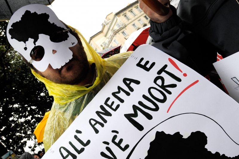 Fiume in piena contro la Terra dei Fuochi: il corteo a Napoli