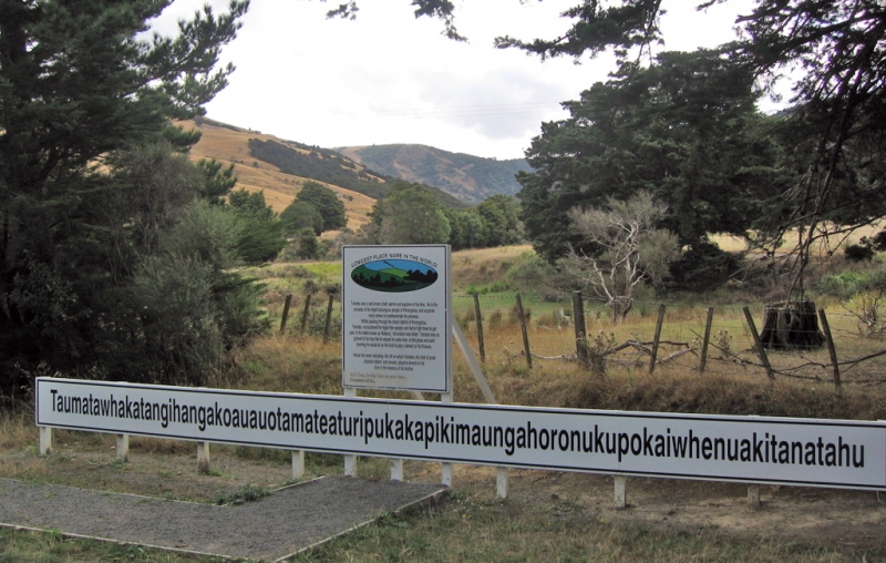 Taumatawhakatangihangakoauauotamateapokaiwhenuakitanatahu