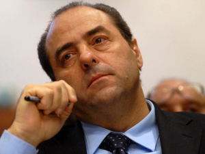 Antonio Di Pietro: “Internet unico spazio di libertà per l’informazione”.