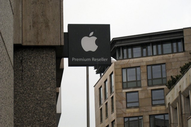 Caserta, svaligiato un Apple Premium Reseller.