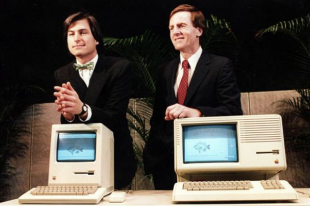 John Sculley ammette: Tim Cook sta facendo un ottimo lavoro senza imitare Steve Jobs.