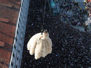 Carnevale di Venezia 2011: il volo della Colombina tra storia e modernità.