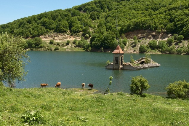 Le chiese sommerse che lottano per non scomparire (FOTO).