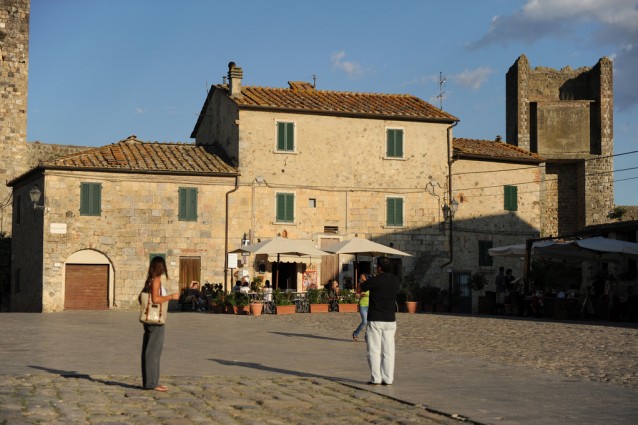 Monteriggioni, borgo tra i più belli di Italia per un weekend di primavera.