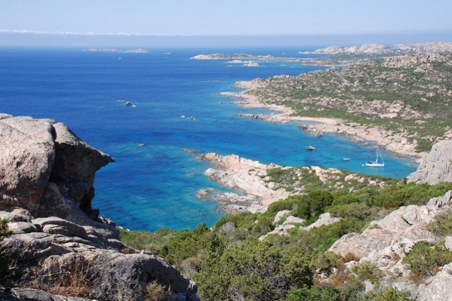 Arcipelago della Maddalena, come muoversi tra le limpide acque della Costa Smeralda.