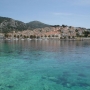L\'acqua di Trogir ha i colori del mare, le sponde hanno la dolcezza del lago 