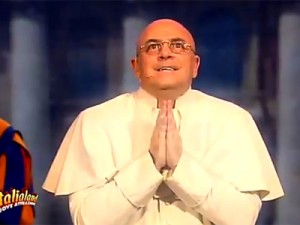 Crozza a Italialand imita il Papa preoccupato dall'Ici e da Don Verzè [VIDEO].