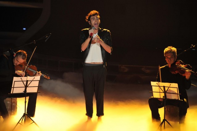 Marco Mengoni è tornato a X Factor: ma non era contro? [VIDEO].