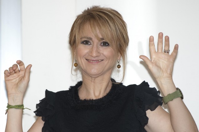 Luciana Littizzetto e la statua di Carla Bruni [VIDEO].