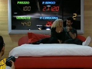 Scherzi a parte colpisce Fabrizio Corona.