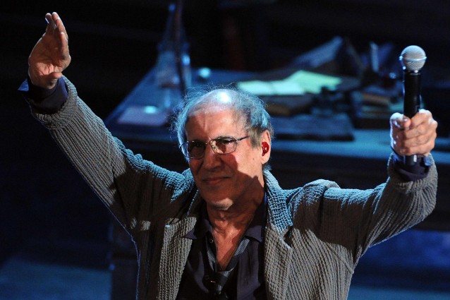 Adriano Celentano furioso con la Rai si prepara al concerto su Canale 5.