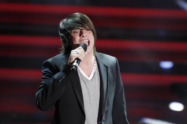 Alessandro Casillo da Sanremo alla parrocchia col