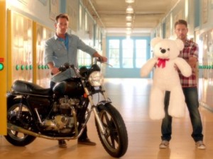 I protagonisti di Beverly Hills 90210 si riuniscono per uno spot.