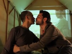 Domani un bacio gay sul palco di Sanremo 2013.