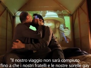 Il bacio gay di Stefano e Federico censurato a Sanremo 2013.
