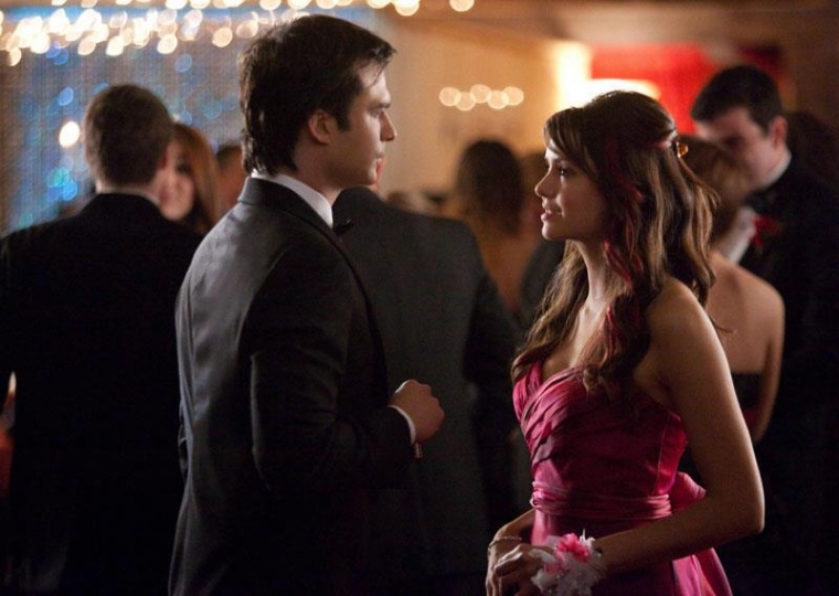 In Quale Stagione Elena E Damon Si Mettono Insieme