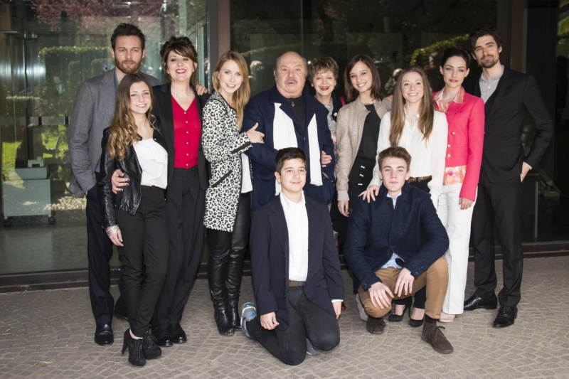 Cast Di Un Medico In Famiglia Elena