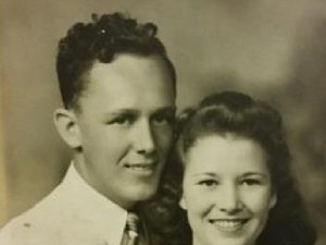 Marito e moglie per 72 anni, muoiono mano nella mano a poche ore di distanza.