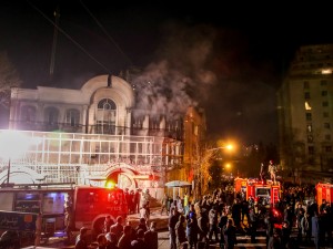 Arabia Saudita impicca imam sciita, esplode la protesta: Ambasciata in fiamme