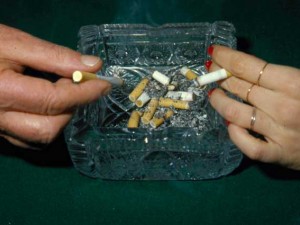 Multe per i mozziconi di sigaretta: dal 2 febbraio si pagherà fino a 300 euro