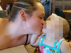 Usa: madre mette la figlia di 2 anni nel forno causandole gravi ustioni, arrestata
