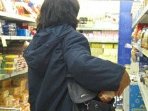 Chi ruba cibo per fame non pu? essere arrestato, lo dice la Cassazione