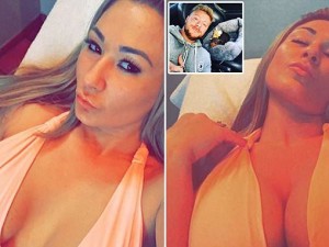 Bombarda l'ex  fidanzato con messaggi e foto hot: 