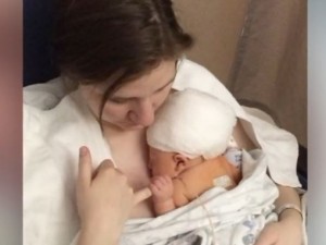 Bimbo nasce senza cranio. I medici gli danno 2 minuti di vita, ma lui sta bene