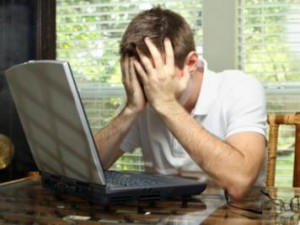 Dice a tutti che deve laurearsi, in realt? non dava esami da 2 anni: 26enne suicida