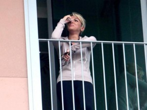 Berlusconi, in corso l'intervento al cuore. La fidanzata Francesca Pascale piange
