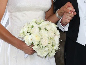 Macerata, la sposa fa tardi: prete inizia il matrimonio senza di lei