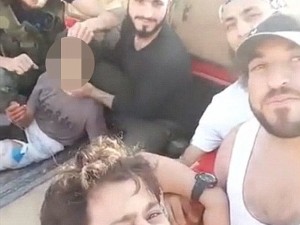 Orrore in Siria: bambino decapitato dai ribelli, il video choc in rete