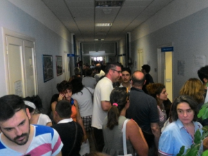 Fila per donare il sangue a Bari