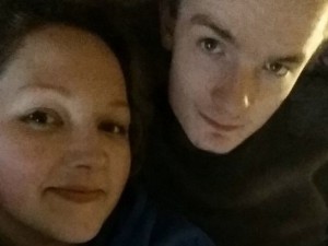 Vergine a 23 anni, disoccupato conosce ragazza su Internet e la mette incinta: 