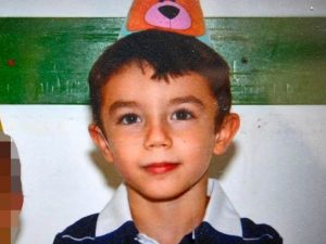 Muore in ospedale a 6 anni, un consulto medico avrebbe potuto salvarlo: due indagati