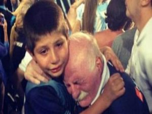 Nipote guarito da un tumore al cervello, nonno dona 800 mila euro all'ospedale Gaslini