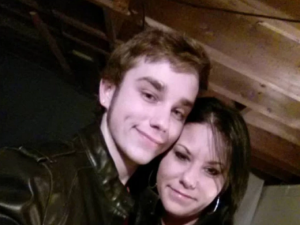 Madre uccide il figlio dandogli eroina: 