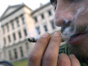 La strana malattia da cannabis che sta colpendo gli Stati dove la marijuana ? legale