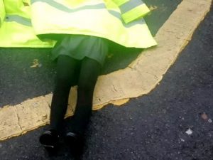 Postano su facebook foto di ragazza investita fuori scuola, ma era solo una campagna shock