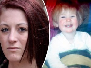 Picchia la figlia a morte, condannata a 30 anni: 