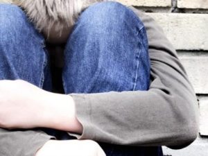 Intera famiglia disabile vittima di vicini: abusi e violenza sessuale di gruppo, 2 arresti