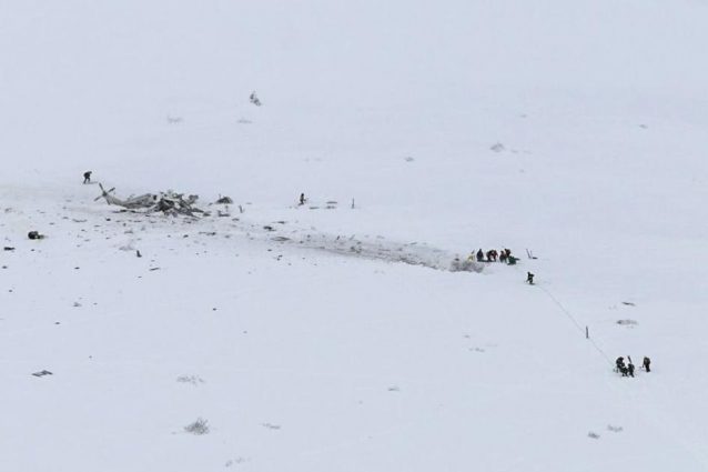 Foto Manuel Romano?LaPresse24?01?2017 Lucoli (AQ) ItaliacronacaElicottero del 118 si schianta a Lucoli con 6 persone a bordonella foto: i soccorritori all'operaPhoto Manuel Romano?LaPresse24?01?2017 Lucoli (AQ) ItaliaNewsA rescue helicopter with around six people on board crashed near Lucoli, central Italy on Tuesday, with witnesses reporting they heard a roar, local media reported.