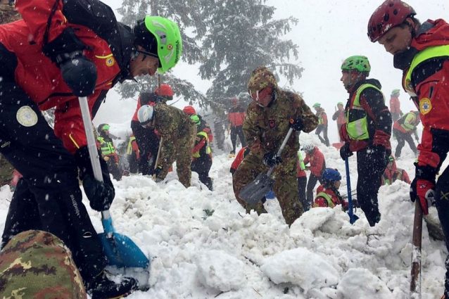 Rigopiano: recuperato corpo di una donna, le vittime salgono a 25