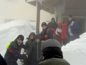 Emergenza neve a Chieti, in salvo 160 ragazzi intrappolati in hotel