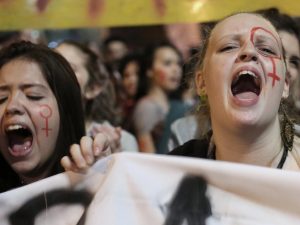 Stuprano 16enne in gruppo e pubblicano video: 15 anni di carcere a due dei responsabili