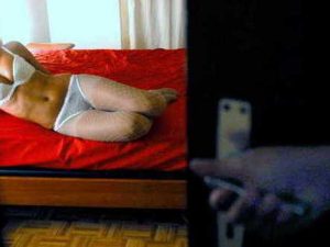 Padre senza scrupoli costringeva la figlia disabile a prostituirsi con 80 uomini