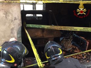 Due cadaveri trovati carbonizzati nel casolare: 