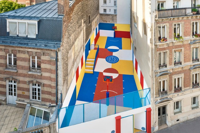 Parigi, ecco il campo da basket più originale che abbiate mai visto Campo da basket