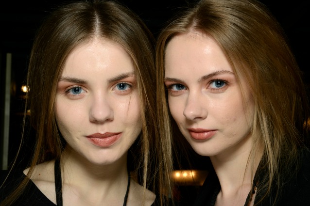 Abbronzatura addio, la tendenza del momento è avere la pelle candida (FOTO)