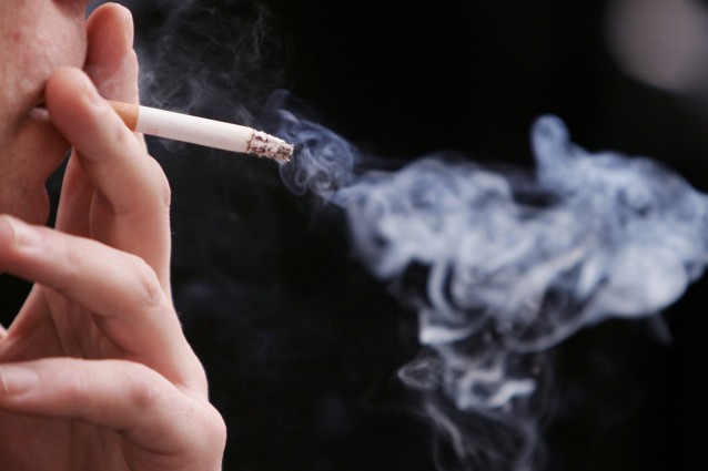 Zenzero, curcuma e aglio: il composto per curare i danni ai polmoni provocati dal fumo